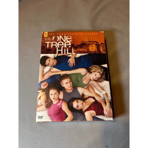 One Tree Hill Complete First Season on DVD - Picture 1 of 2